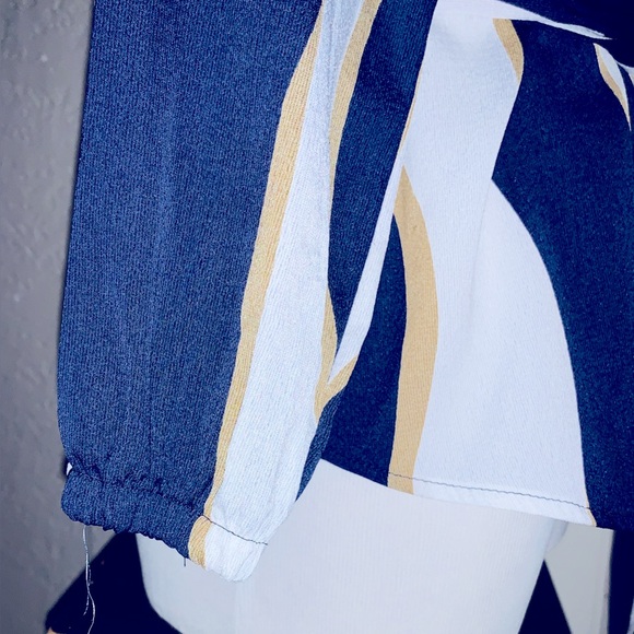 SHEIN Blue Beige and White Tie Front Peplum Blouse Sm 3/$15 - Picture 3 of 11